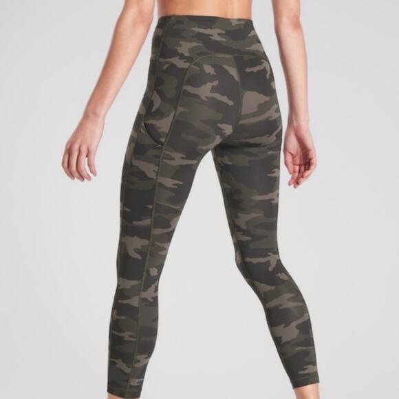 Athleta Ultimate Stash Pocket Camo 7/8 Tight S - Picture 2 of 13